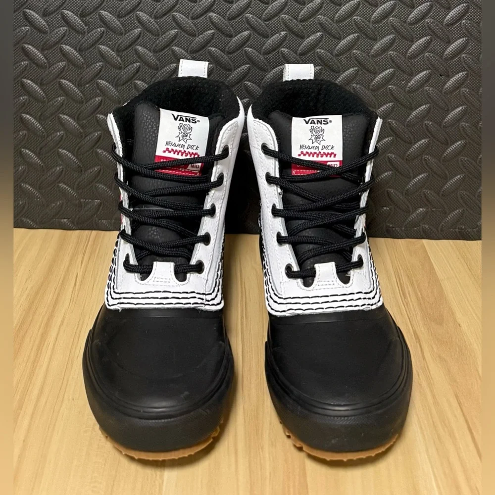 VANS‎ x Kennedi Deck Standard Mid Snow MTE Boot Shoes White Black Size 7.5